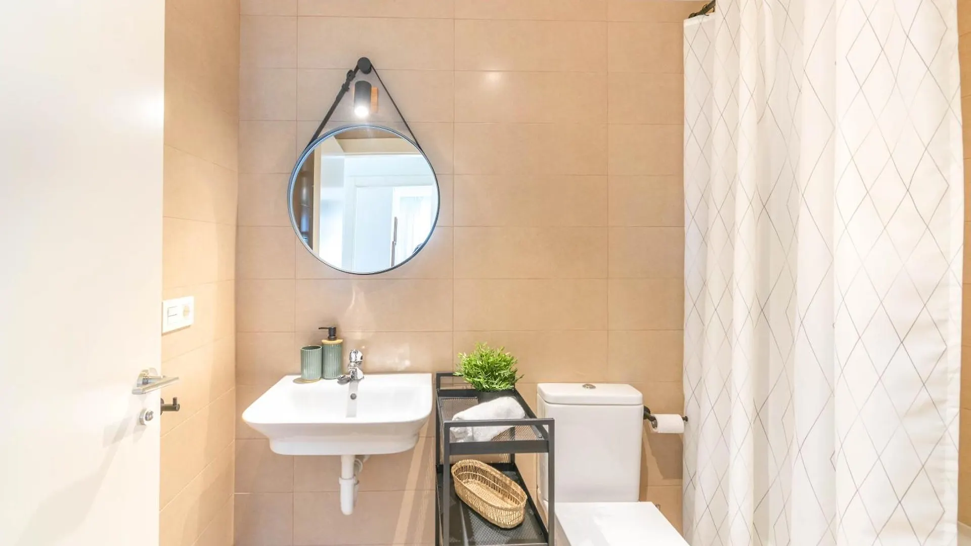 Piso Iturriondo, Espacioso Apartamento A 5 Minutos De Pamplona Huarte
