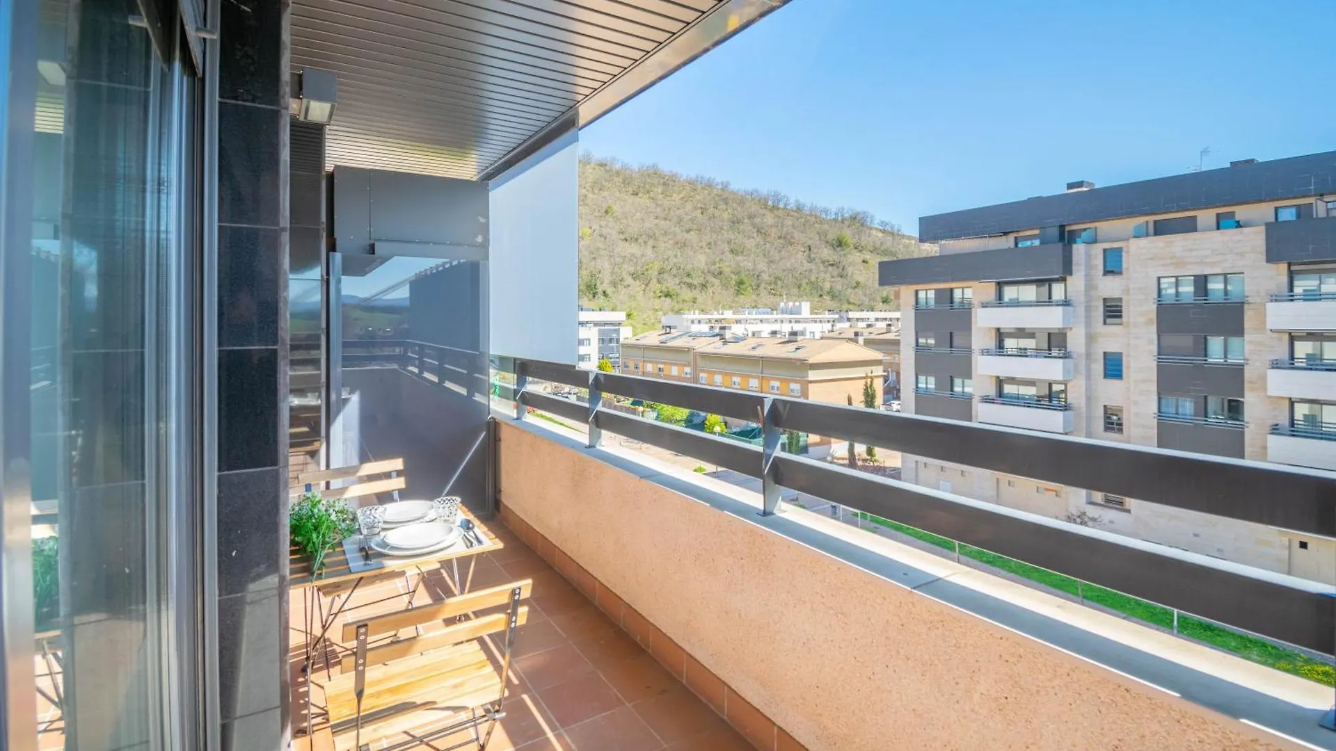 Piso Iturriondo, Espacioso Apartamento A 5 Minutos De Pamplona Huarte